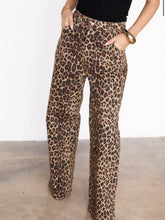 Load image into Gallery viewer, Leopard Lucia Scallop Detail Jeans