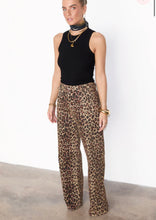 Load image into Gallery viewer, Leopard Lucia Scallop Detail Jeans