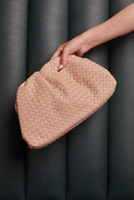 Load image into Gallery viewer, Izoa Vincenza Woven Bag Tan