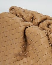 Load image into Gallery viewer, Izoa Vincenza Woven Bag Tan