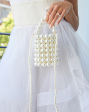 Load image into Gallery viewer, Izoa Besito Pearl Handbag White