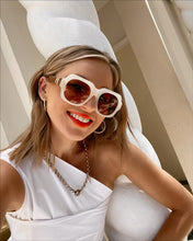 Load image into Gallery viewer, VENUS & ADONIS