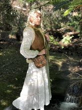Load image into Gallery viewer, Vintage Daisy - Mini Bag Vintage Brown