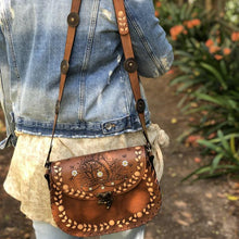 Load image into Gallery viewer, Tiggy Lily - Hobo Vintage Brown