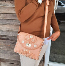 Load image into Gallery viewer, Tiggy Ace of Heats Jane - Shoulder Bag Nude