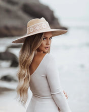 Load image into Gallery viewer, Fedora palm leaf “Pearl” in natural