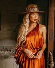 Load image into Gallery viewer, HNR x Stephanie Danielle “VALENCIA” in hazelnut