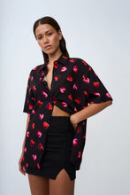 Load image into Gallery viewer, BUBBLE HEART SHIRT - BLACK RED PINK

