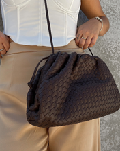 Load image into Gallery viewer, Izoa Vincenza Woven Bag Chocolate

